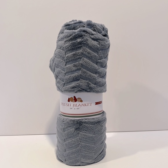 Target 🎯 Pumpkin Pillow, Plush Blanket & Ceramic Pumpkins Fall Bundle - Picture 3 of 4